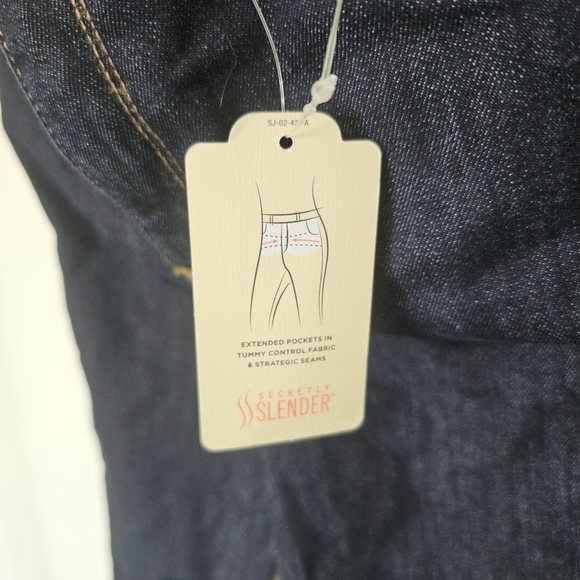 St. John's Bay Mid Rise Straight Jean Size 6P Short - Picture 9 of 13